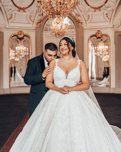 Sweetheart Luxury Ball Gown Stain Wedding Dress with Appliques