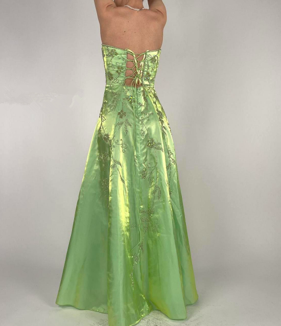 Trägerloses grünes Satin-A-Linien-Ballkleid mit Perlenbesatz Y8412