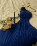 Glitzerndes blaues One-Shoulder-Ballkleid Blaues Abendkleid Y4635
