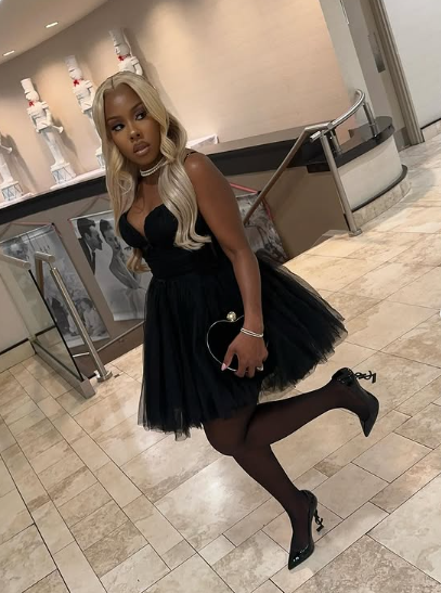 Vestido de fiesta corto de tul con escote corazón negro, corte A, Y7923