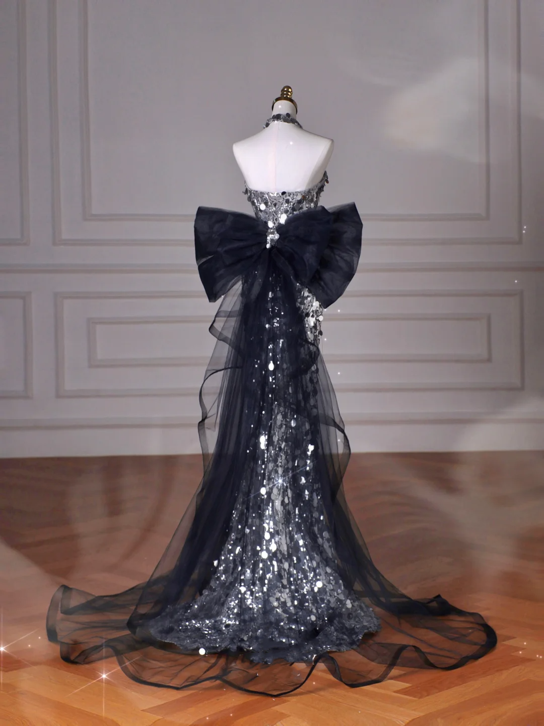 Schwarzes Glitzer Pailletten Tüll Meerjungfrau Ballkleid Trägerloses Abendkleid mit Schleife Y8615