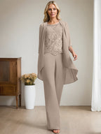 Vestido de madre de la novia de gasa con encaje, escote redondo y lentejuelas y mono/pantalón separado
