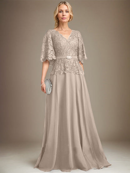 A-Linie V-Ausschnitt Bodenlanges Chiffon-Spitzenkleid für die Brautmutter mit Kristallbrosche und Strass 