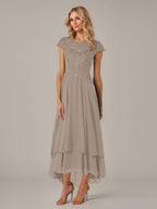 A-Linie, U-Boot-Ausschnitt, Illusion, asymmetrisches Chiffon-Spitzenkleid für die Brautmutter mit applizierten Falten 