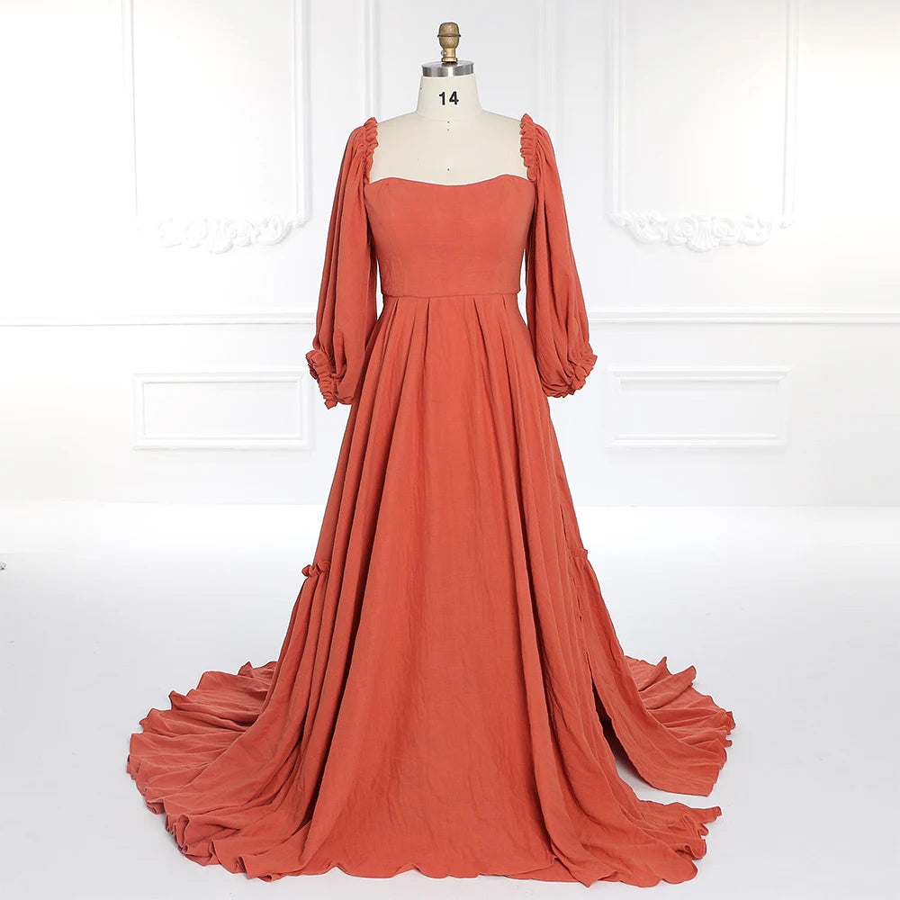Zeitloses Maxikleid aus Baumwolle mit quadratischem Ausschnitt und langen Ärmeln und elastischer Taille im Rücken. Fotoshooting-Kleider für Damen YEWEN SY231072 