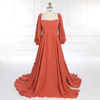 Zeitloses Maxikleid aus Baumwolle mit quadratischem Ausschnitt und langen Ärmeln und elastischer Taille im Rücken. Fotoshooting-Kleider für Damen YEWEN SY231072 
