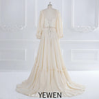 Zeitloses Maxikleid aus Baumwolle mit quadratischem Ausschnitt und langen Ärmeln und elastischer Taille im Rücken. Fotoshooting-Kleider für Damen YEWEN SY231072 
