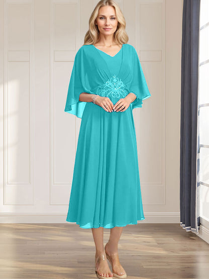 A-Linie V-Ausschnitt Wadenlanges Chiffonkleid für die Brautmutter mit plissierten Paillettenapplikationen Spitzenbesatz 