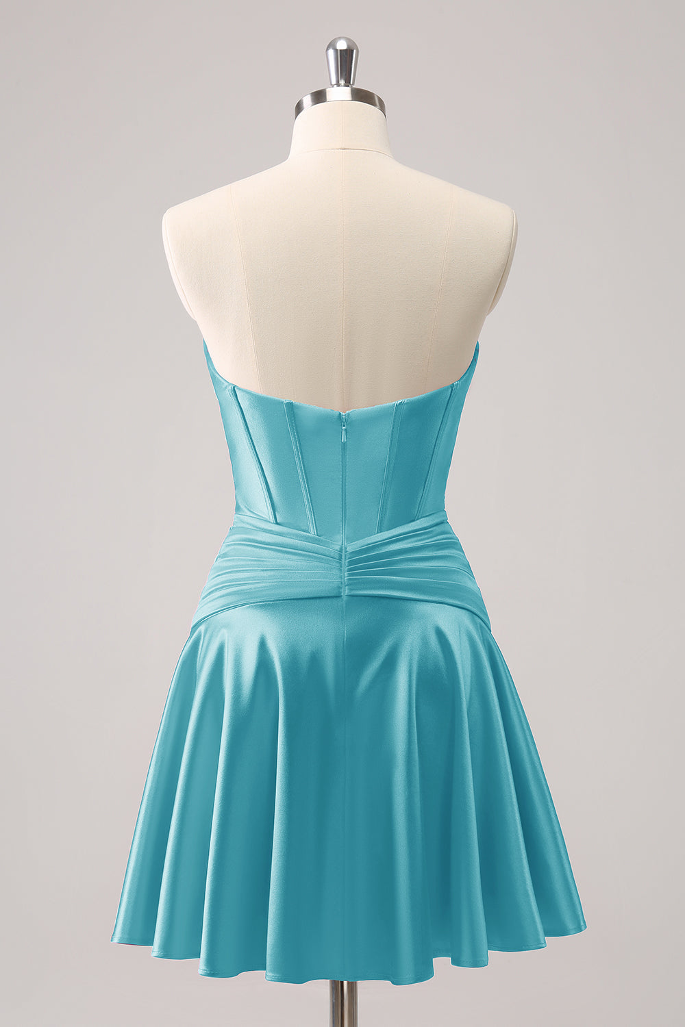 Hermoso vestido de fiesta fucsia con escote en forma de A, corsé cruzado y volantes