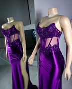 Vestido de fiesta de graduación con apliques de encaje y satén morado sin tirantes, vestido de noche sexy de corte sirena con abertura Y8121