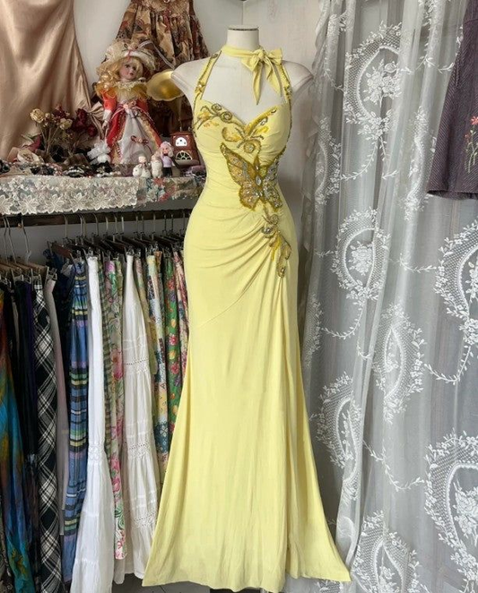 Elegante vestido de fiesta amarillo de sirena con cuello halter, lentejuelas y diamantes, largo, sin espalda, con abertura, Y8554