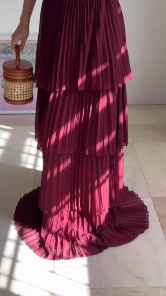 Burgunderrotes trägerloses Chiffon-Plissee-Stufen-Abendkleid in A-Linie, langes Ballkleid Y8503