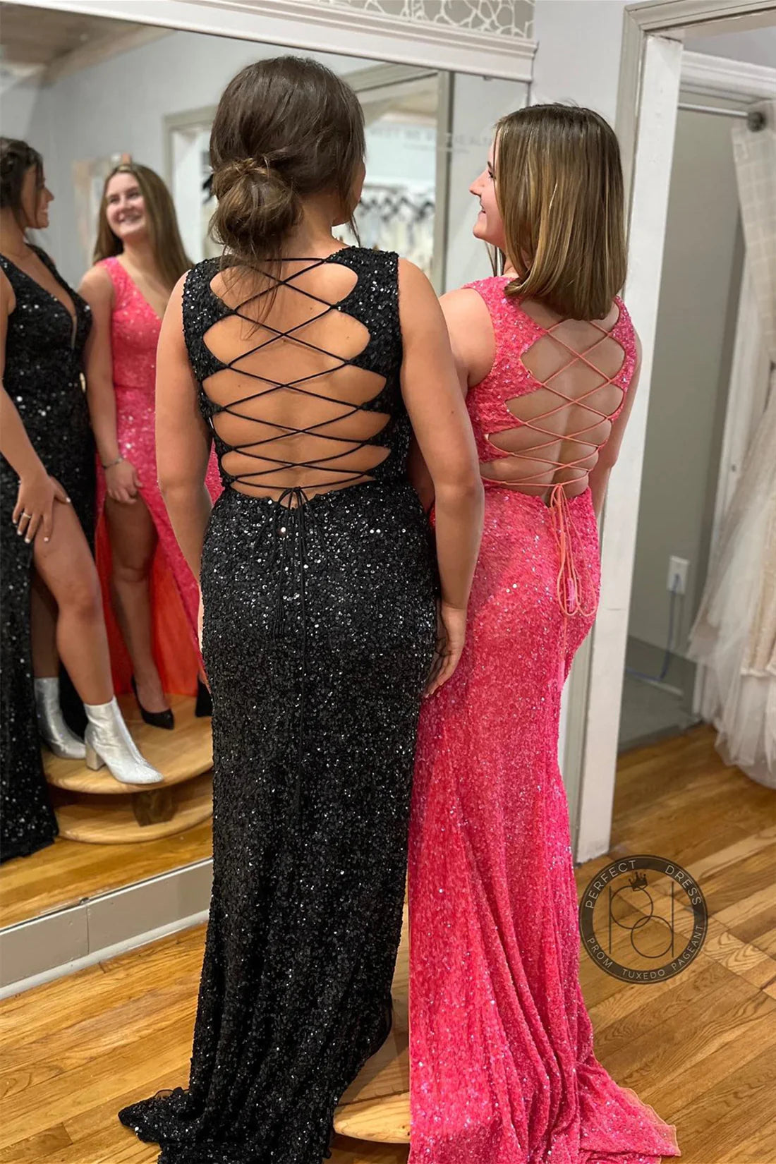 Ballkleid mit tiefem Ausschnitt und Schlitz SYP147