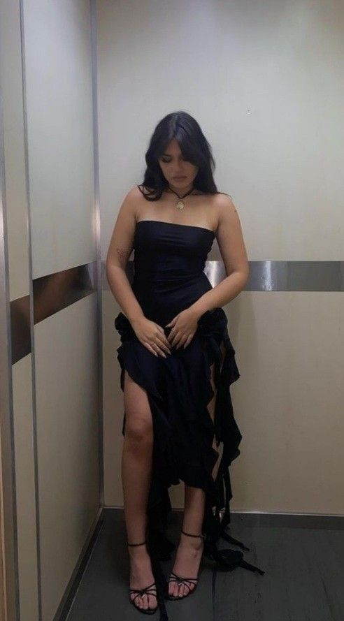 Vestido de noche negro con volantes y corte entallado, de gasa, sin tirantes, Y7765