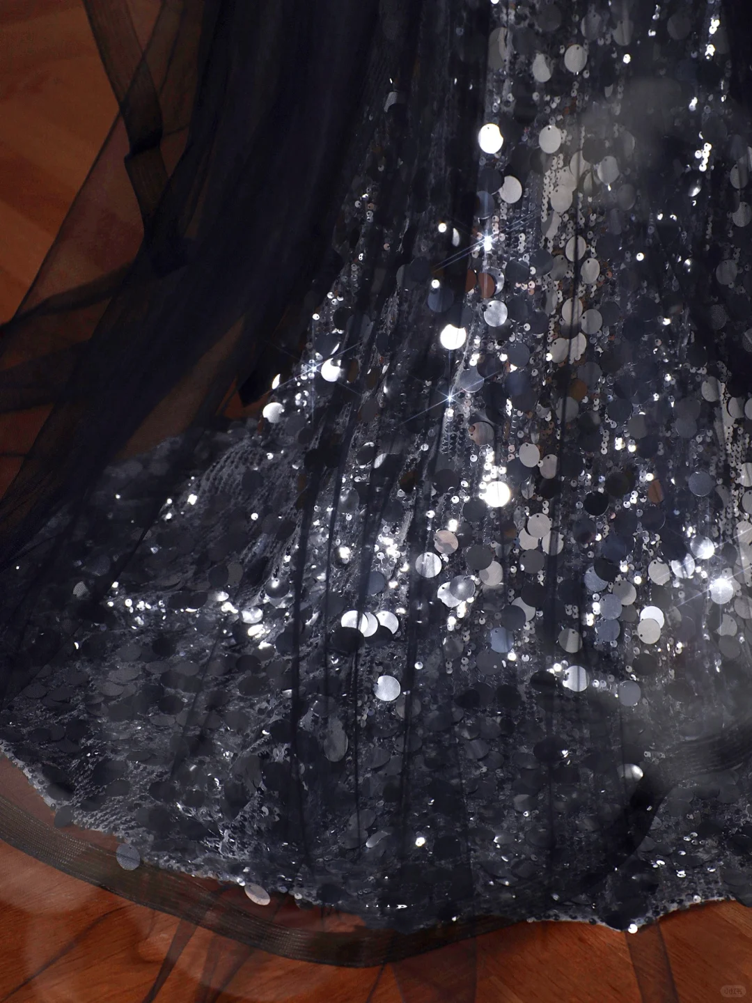 Schwarzes Glitzer Pailletten Tüll Meerjungfrau Ballkleid Trägerloses Abendkleid mit Schleife Y8615