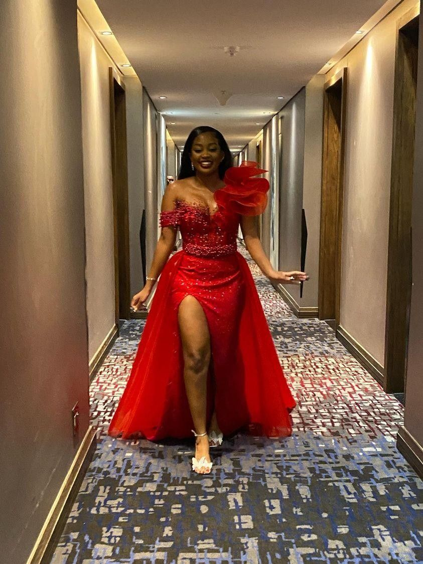 Atemberaubendes rotes Meerjungfrau-Abendkleid mit Schlitz für schwarze Mädchen Y5332