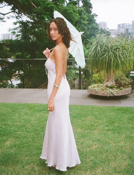 Vestido de noche largo rosa con tirantes finos y espalda descubierta, elegante, Y8293