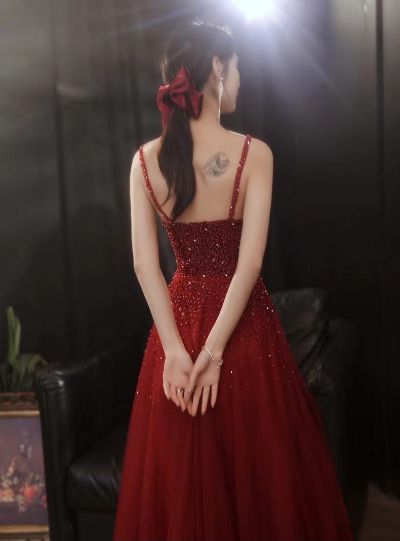 Nuevo y elegante vestido de fiesta rojo sin mangas con tirantes finos y vestido de noche con cuentas pesadas Y816