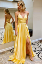 Rosie | A-Linien-Ballkleid aus Satin mit Spaghettiträgern und Schlitz