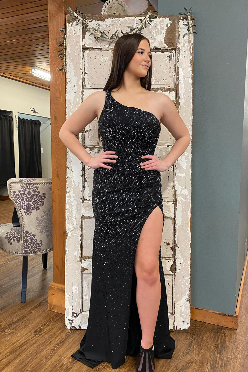 Celine | Vestido de fiesta de sirena de jersey con cuentas y un solo hombro con abertura