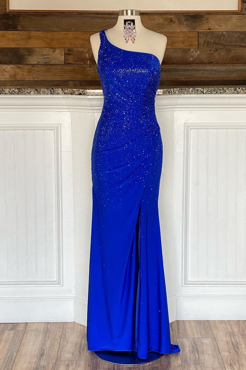 Celine | Vestido de fiesta de sirena de jersey con cuentas y un solo hombro con abertura