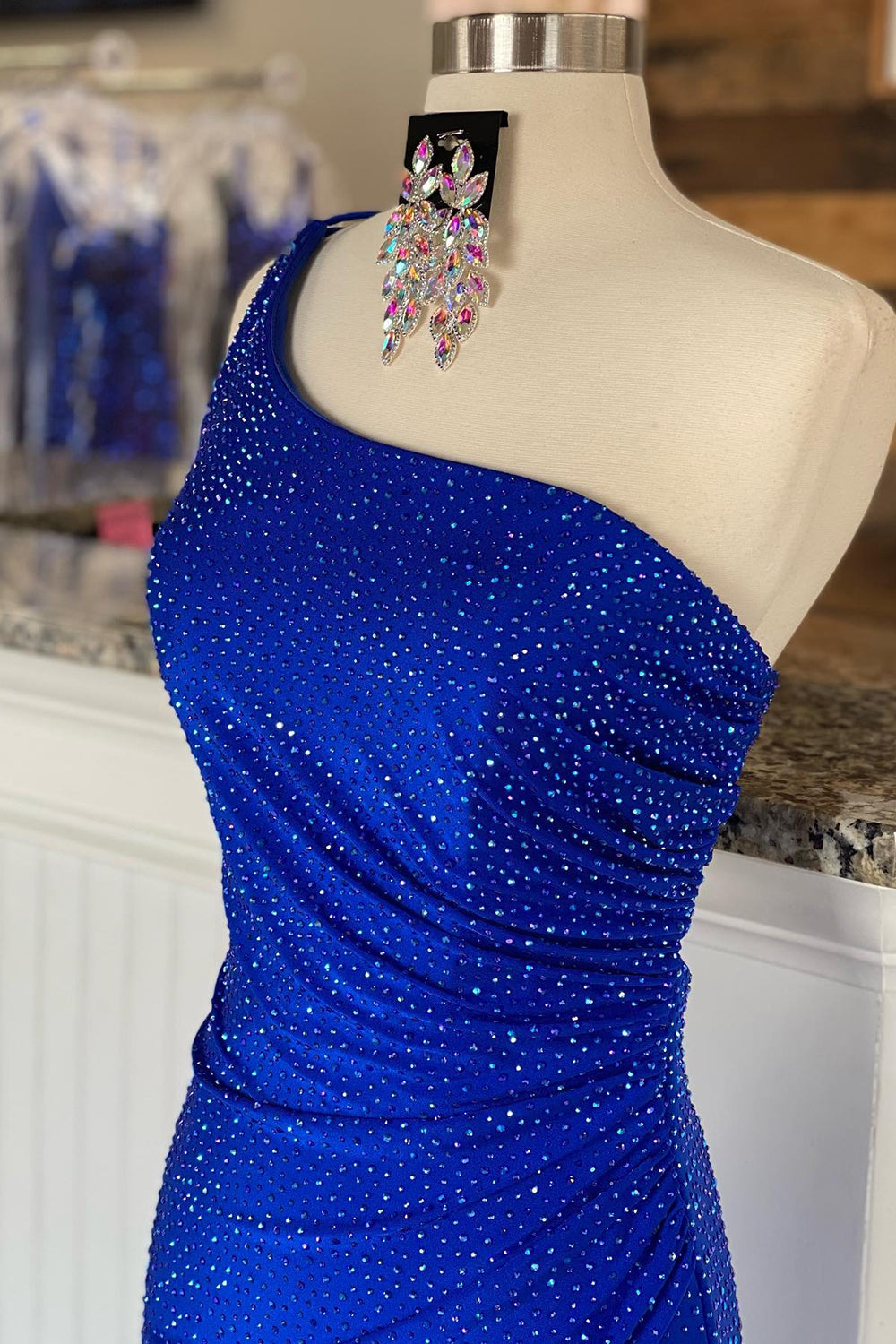 Celine | Vestido de fiesta de sirena de jersey con cuentas y un solo hombro con abertura