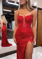 Kairi | Vestido de fiesta de sirena con tirantes finos, apliques y abertura