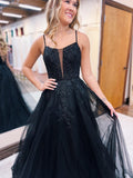 Tatum | Vestido de fiesta de tul negro con tirantes finos y apliques, corte en A