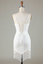 Vestido de fiesta corto ajustado con cuentas, espalda con cordones y borlas, color blanco brillante