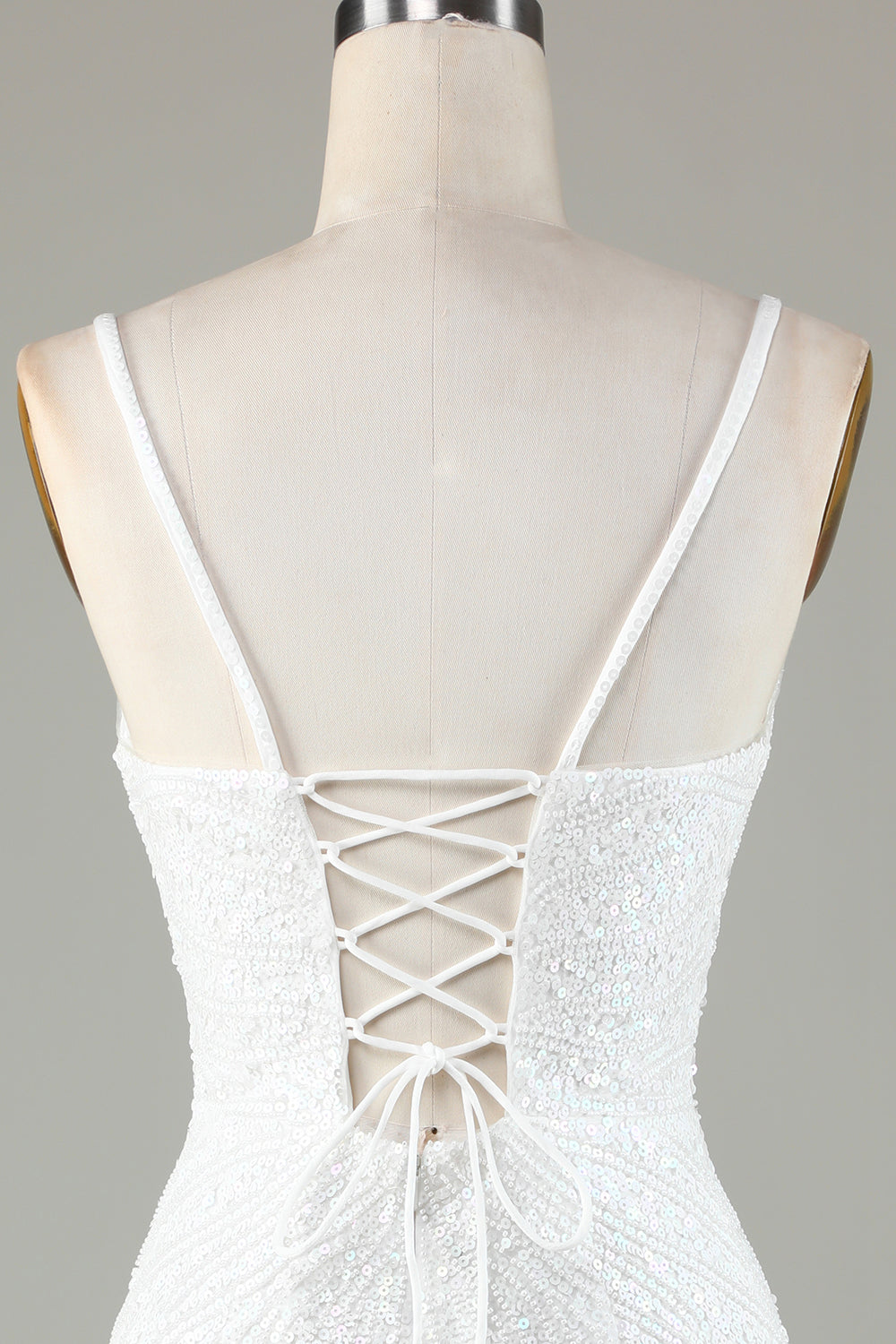 Vestido de fiesta corto ajustado con cuentas, espalda con cordones y borlas, color blanco brillante