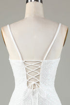 Vestido de fiesta corto ajustado con cuentas, espalda con cordones y borlas, color blanco brillante
