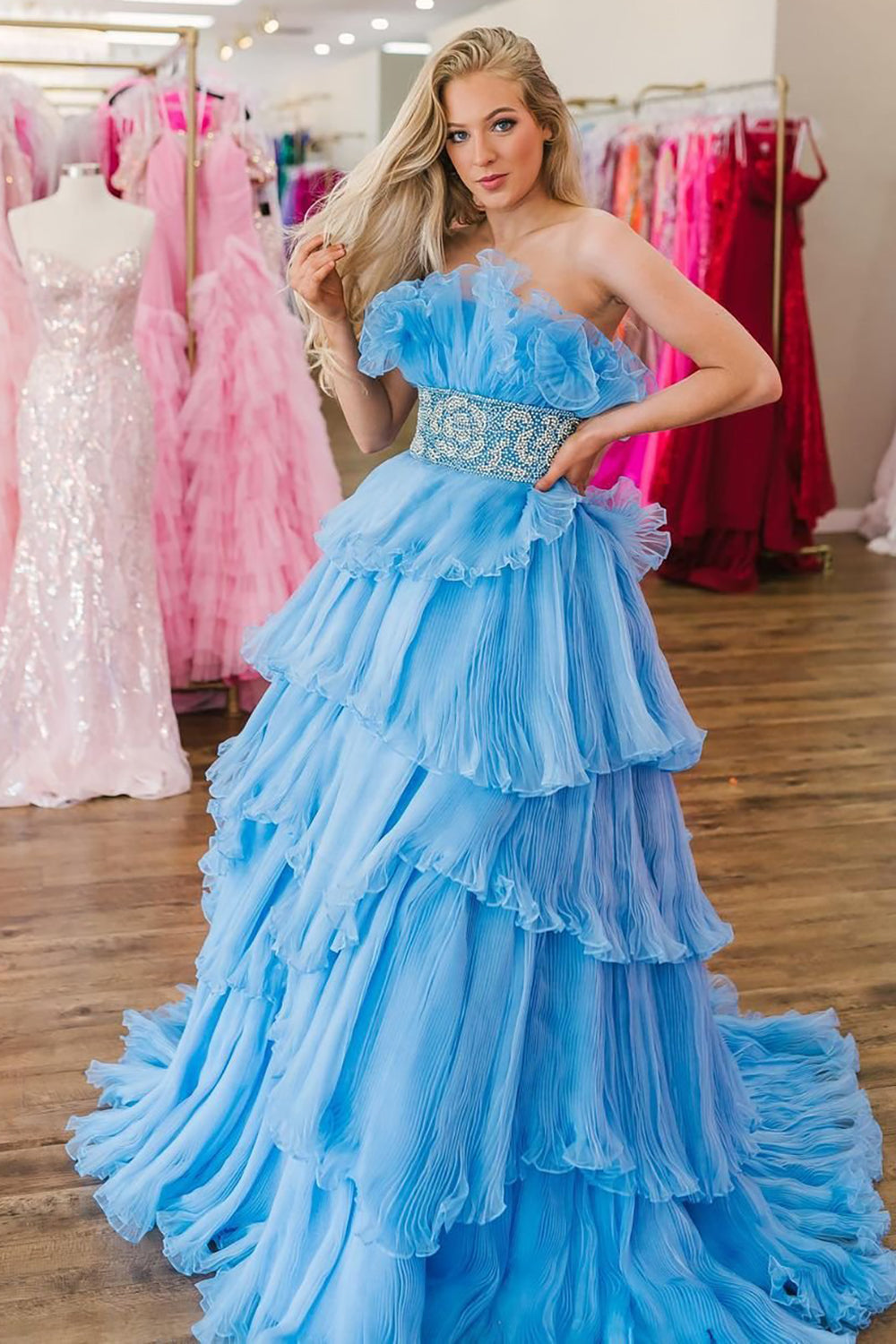 Peyton | Vestido de fiesta largo sin tirantes, corte A y volantes