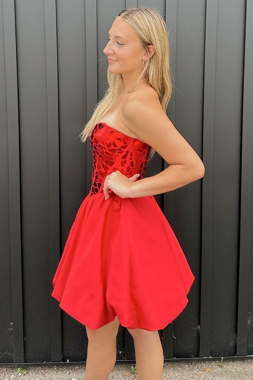 Aria | Vestido corto de fiesta con hombros descubiertos y corte en A