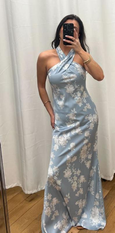Vestido de noche largo con cuello halter y estampado de satén azul marino Y8453