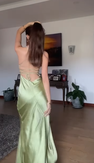 Schlichtes grünes Spaghettiträger-Abendkleid mit hohem Schlitz in A-Linie, rückenfreies Ballkleid Y8433