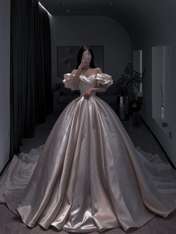 Schulterfreies Satin-Brautkleid Atemberaubendes Brautkleid Y276
