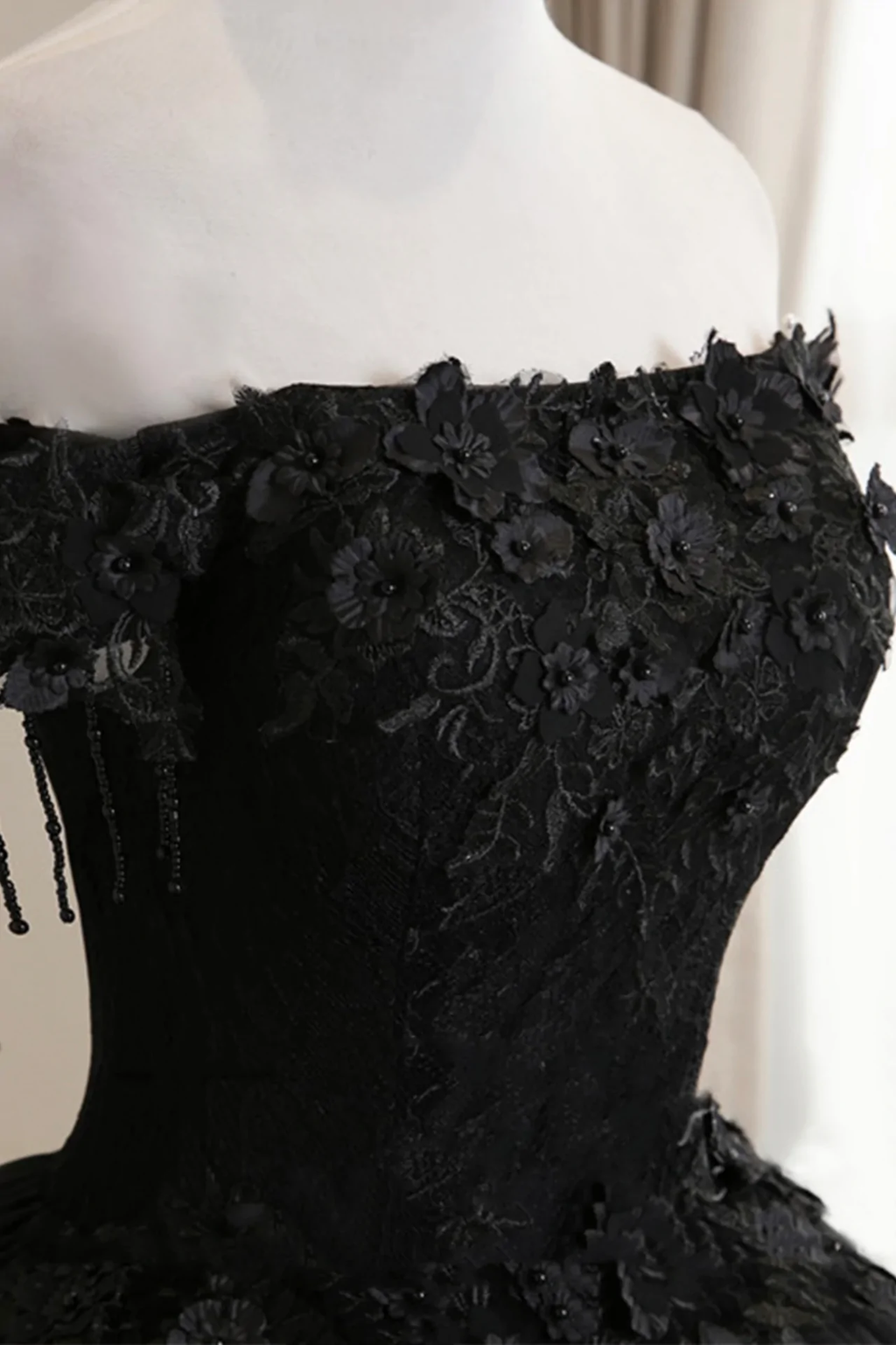 Schwarzes schulterfreies Tüll-Ballkleid mit Spitze Sweet 16 Kleid, schwarzes langes Abendkleid Y1143