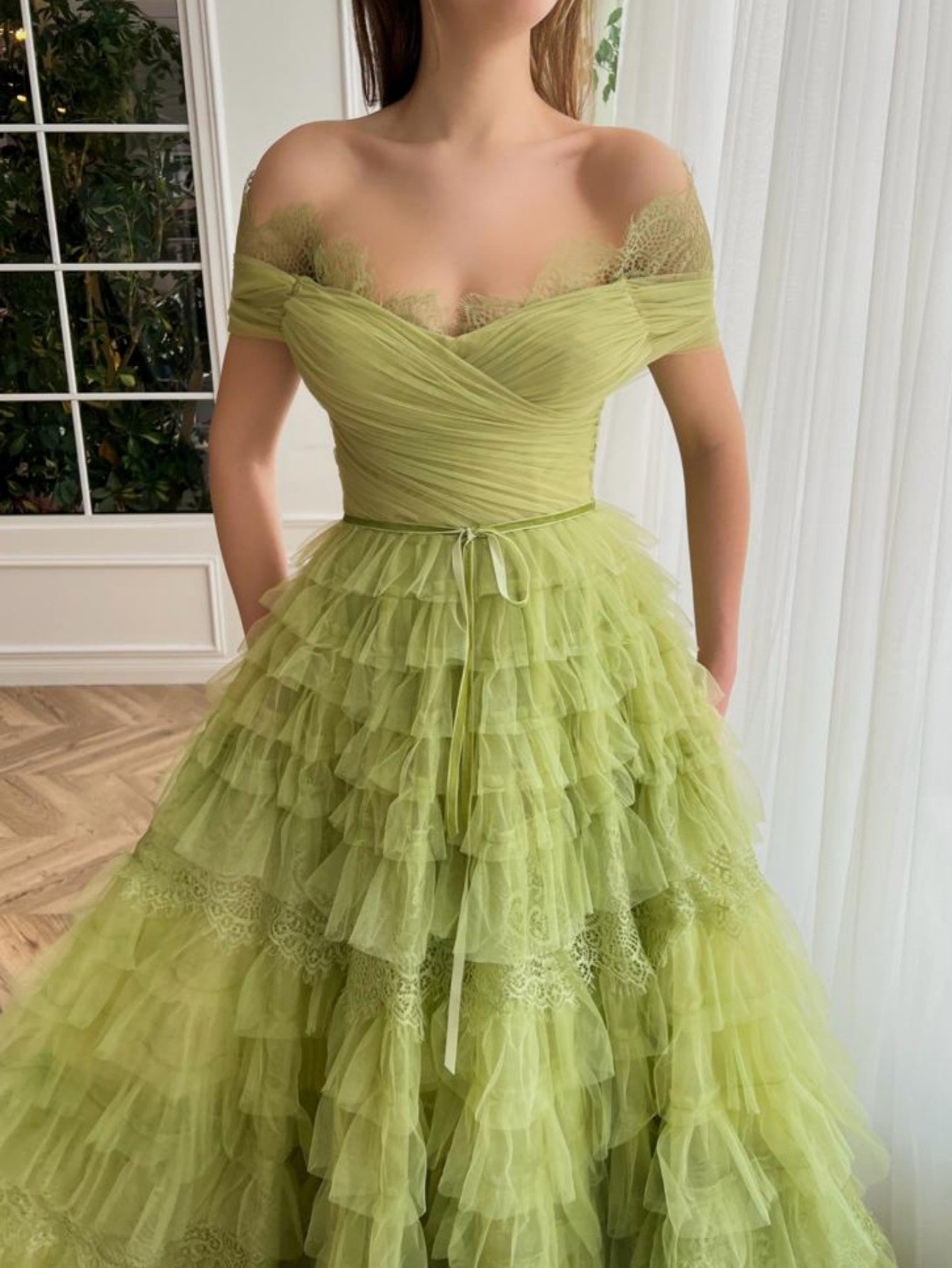 Sylvie | Vestido de fiesta de tul con hombros descubiertos y corte en A