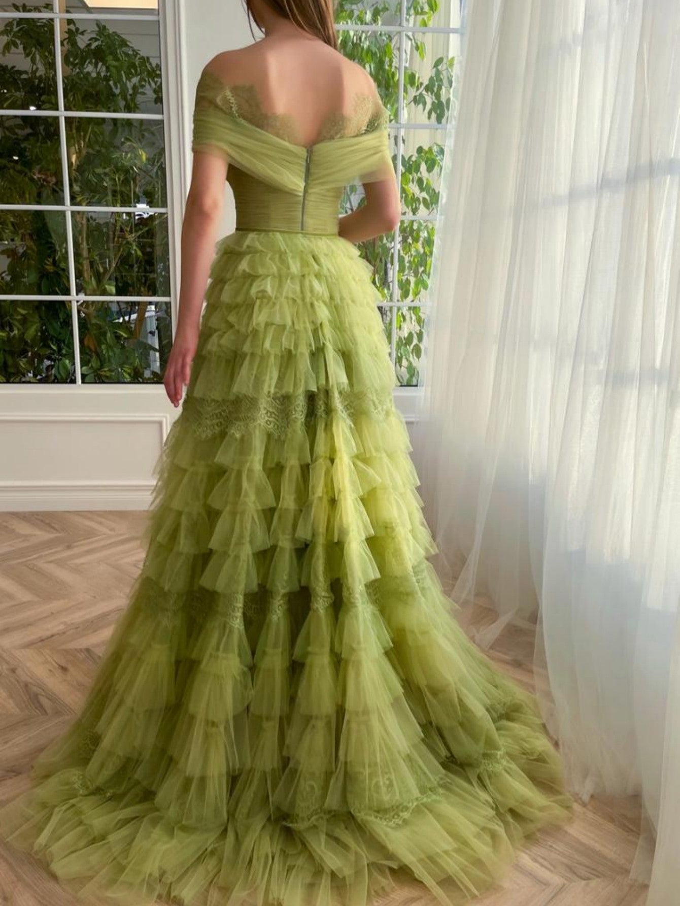 Sylvie | Vestido de fiesta de tul con hombros descubiertos y corte en A