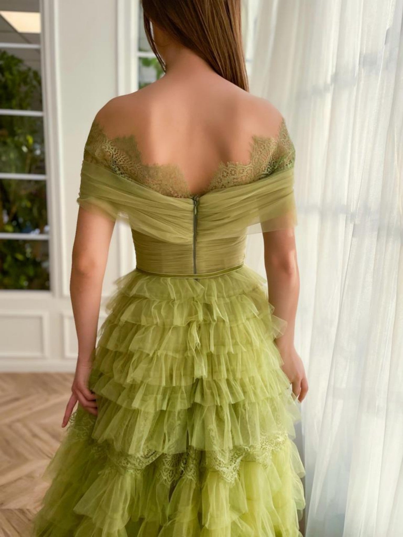 Sylvie | Vestido de fiesta de tul con hombros descubiertos y corte en A