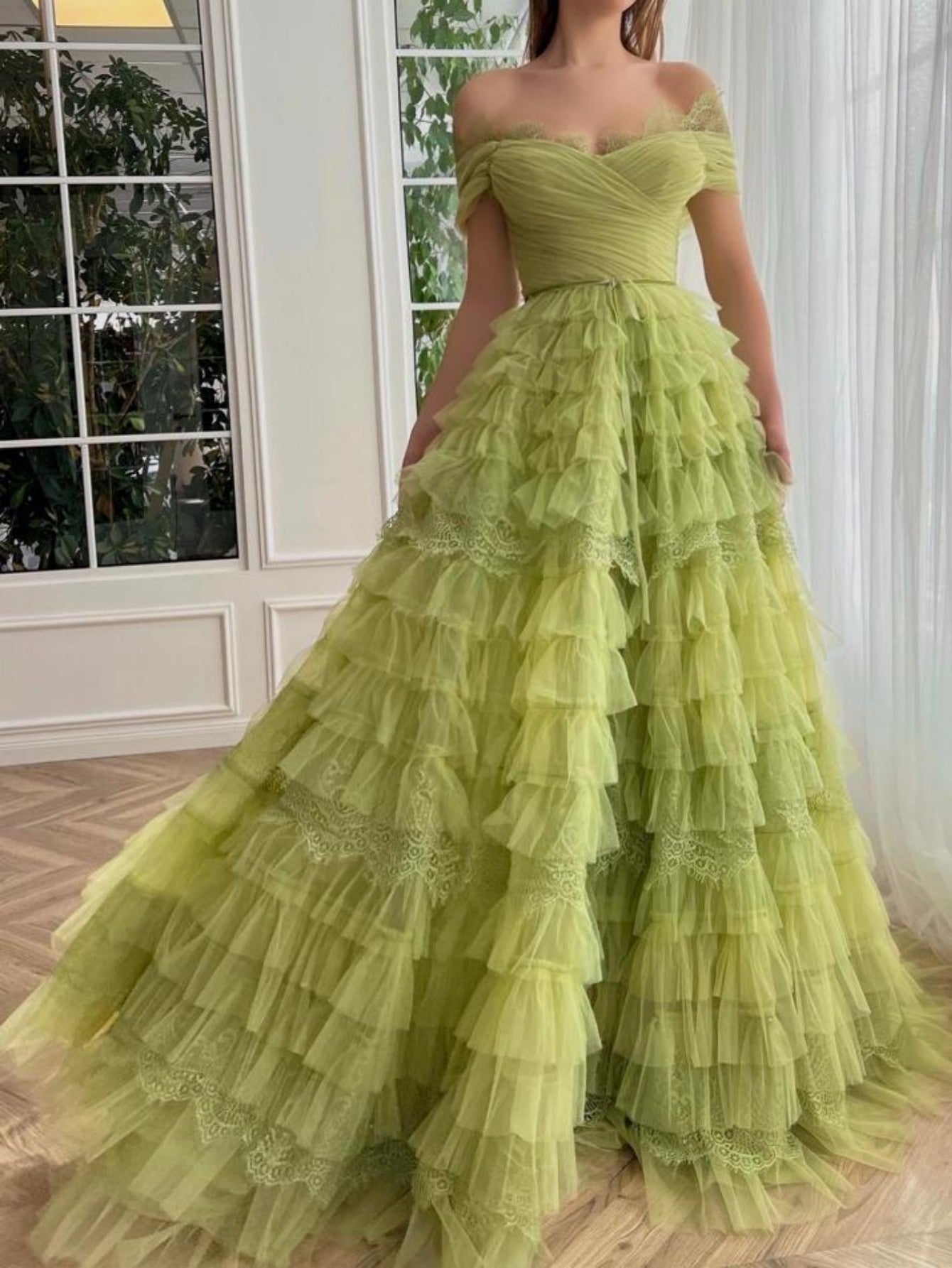 Sylvie | Vestido de fiesta de tul con hombros descubiertos y corte en A