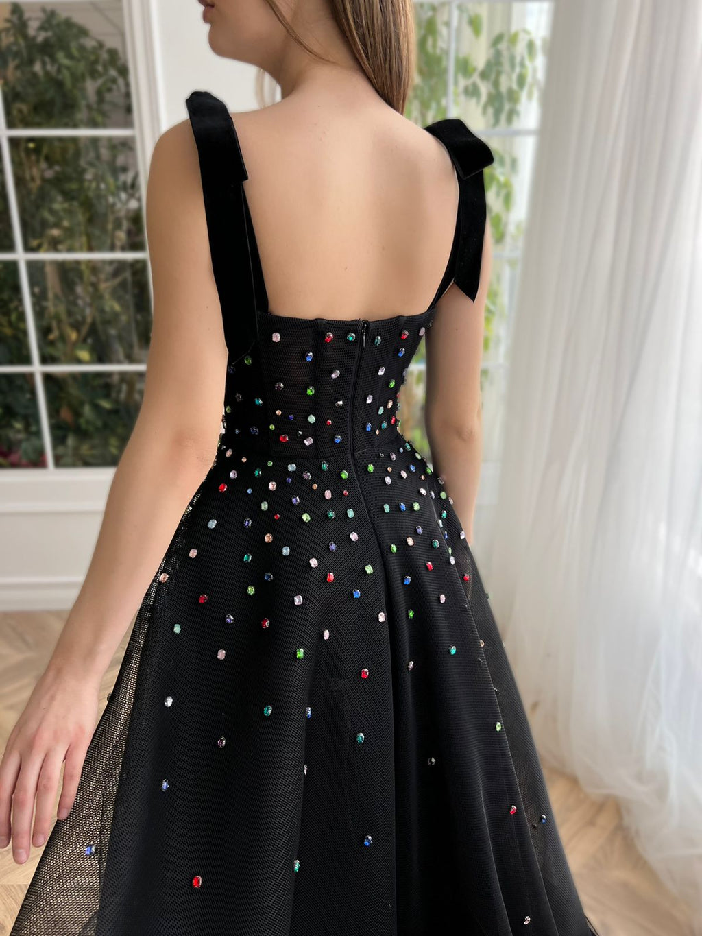 Kenzie | Juwelenbesetztes kosmisches Kleid