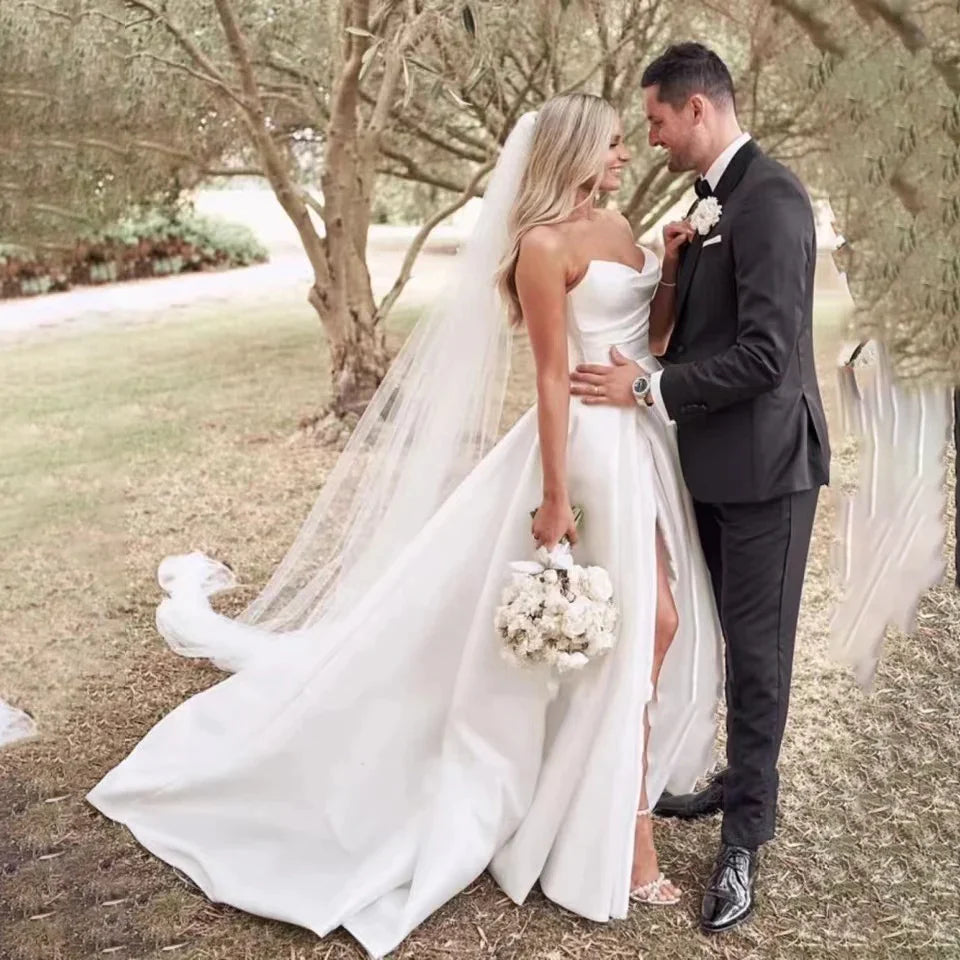 White Plus Size A Line Satin Strapless Wedding Dress V Neck Pleats High Side Slit Floor Length Bride Gowns Bridal Dres-payinti