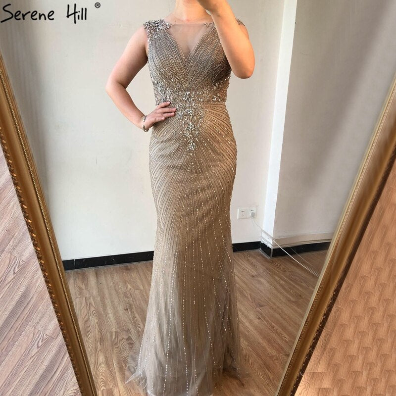 Vestido de noche de lujo rojo vino con escote redondo y sin mangas, estilo sirena de Dubái 2025, vestido formal con cuentas de diamantes LA70415 