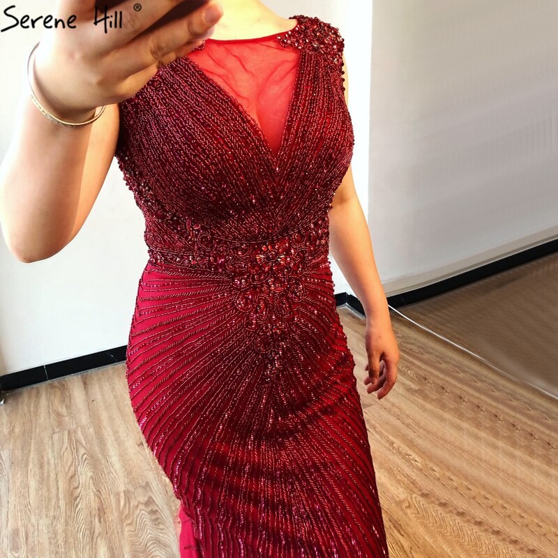 Vestido de noche de lujo rojo vino con escote redondo y sin mangas, estilo sirena de Dubái 2025, vestido formal con cuentas de diamantes LA70415 
