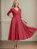 A-Linie V-Ausschnitt Wadenlanges Chiffon-Spitzenkleid für die Brautmutter mit Perlen und Pailletten 