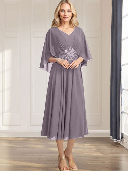 A-Linie V-Ausschnitt Wadenlanges Chiffonkleid für die Brautmutter mit plissierten Paillettenapplikationen Spitzenbesatz 
