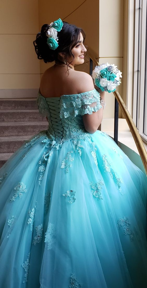 Vestido de princesa de tul con encaje y hombros descubiertos Y3087