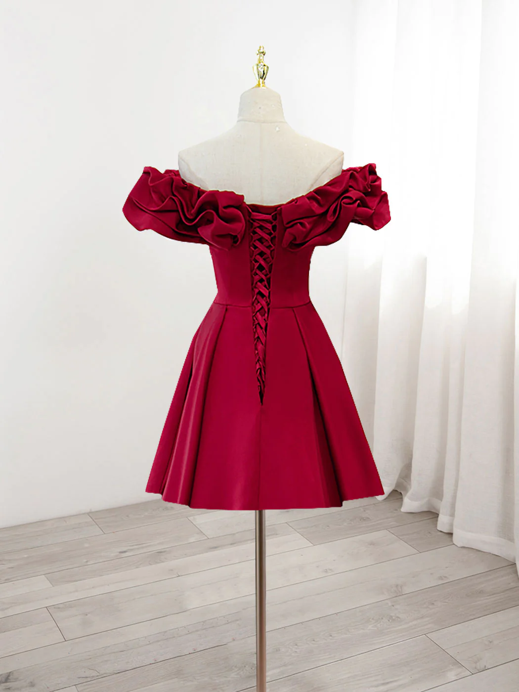 Vestido de fiesta de satén burdeos con hombros descubiertos y corte en A Y2506