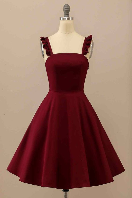 Vestido de fiesta mini de satén con tirantes y volantes en color burdeos Y2176